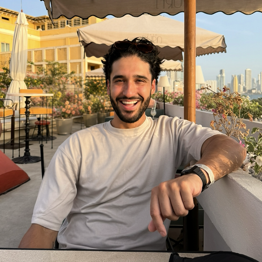 Oliver Malik, Account Executive at YOOBIC, smiling outdoors on a terrace